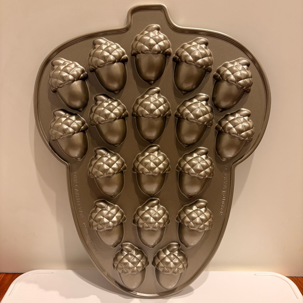 Nordic Ware USA Acorn Shaped Cakelet Pan 18 Acorn Shaped Holes Fall Desserts